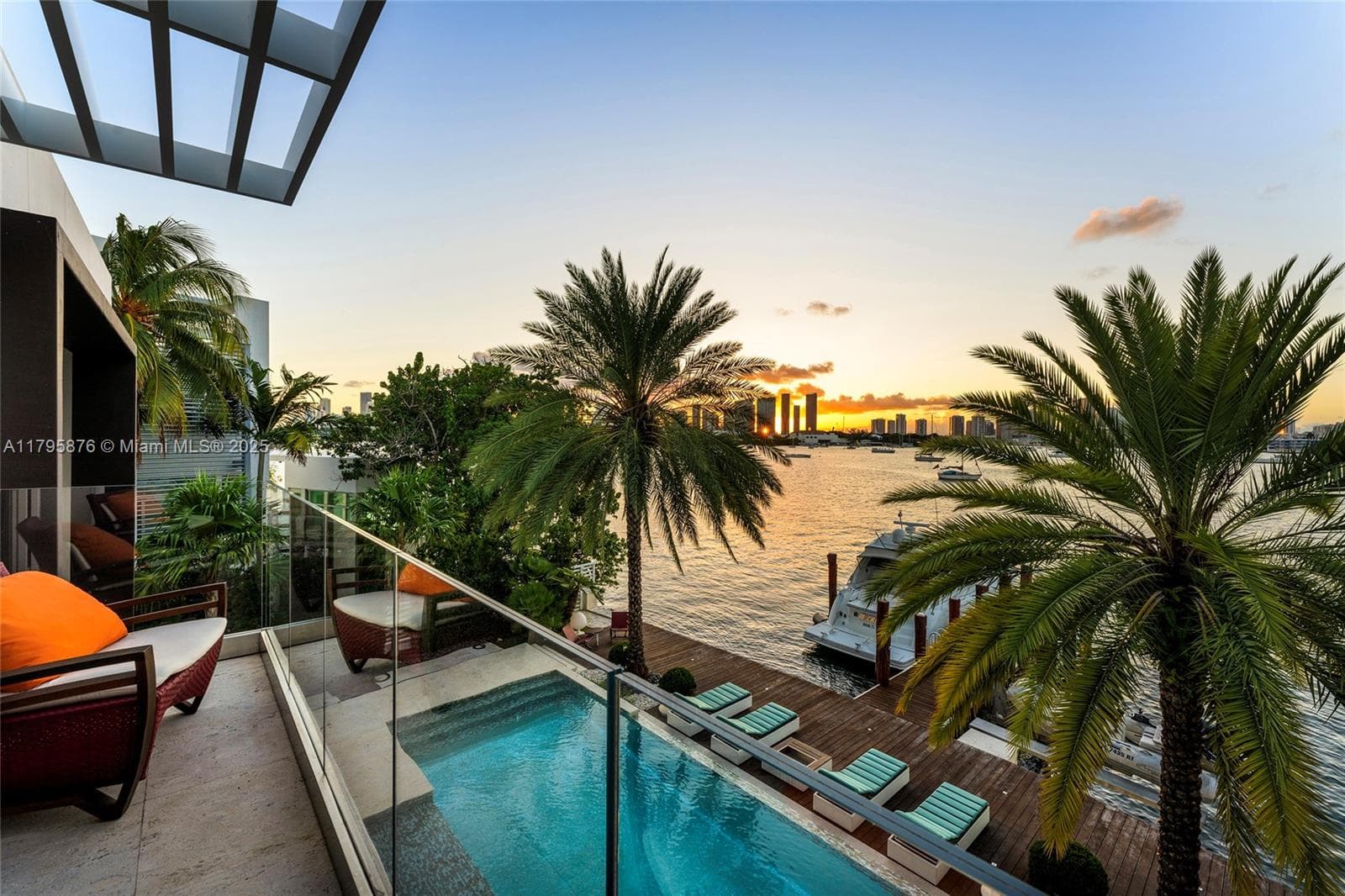 A11795876 — Miami Beach — 42