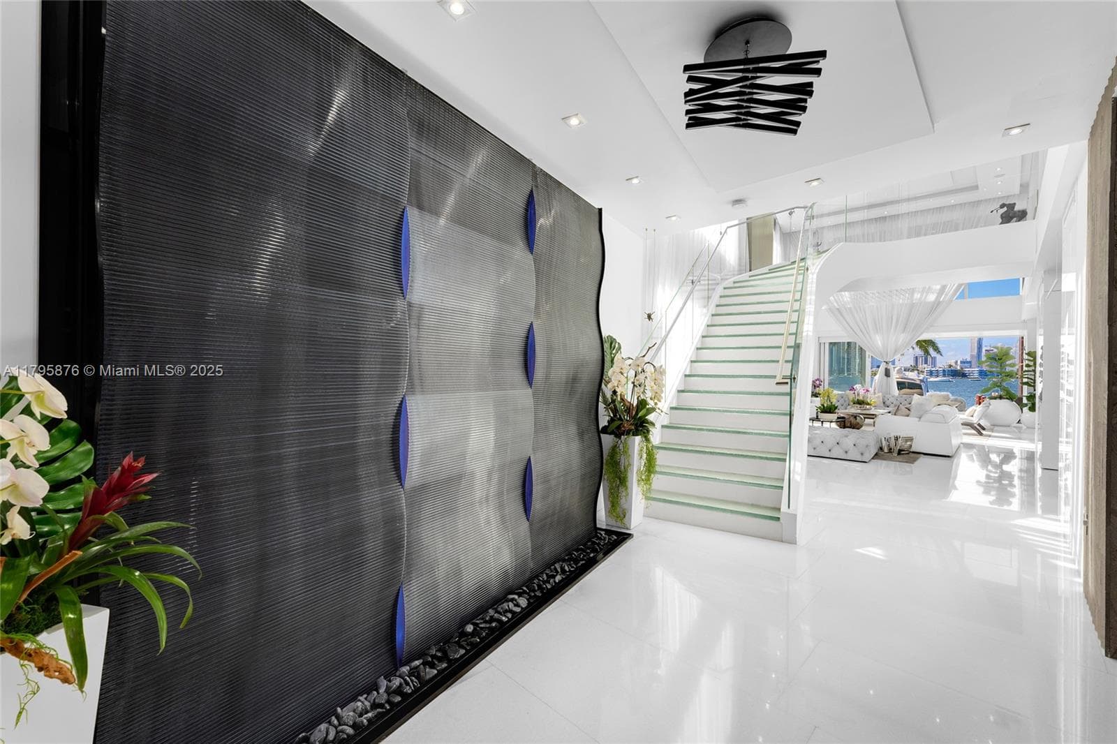 A11795876 — Miami Beach — 13