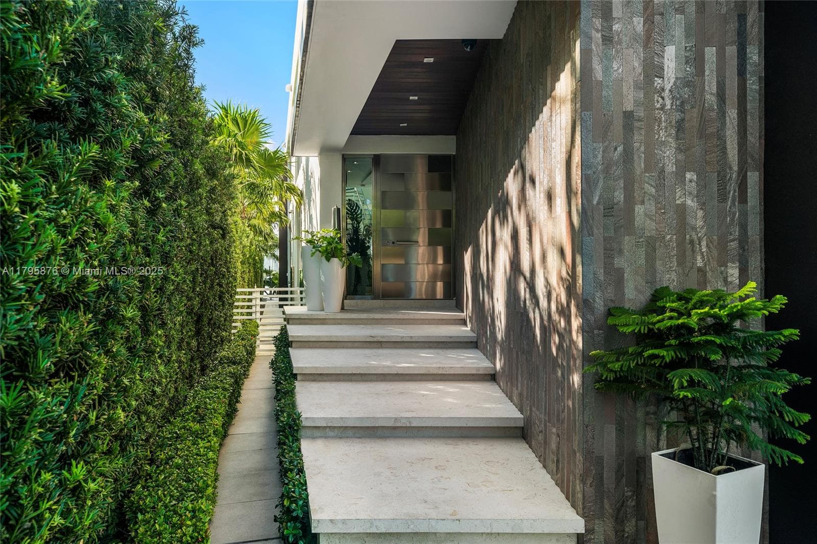 A11795876 — Miami Beach — 12
