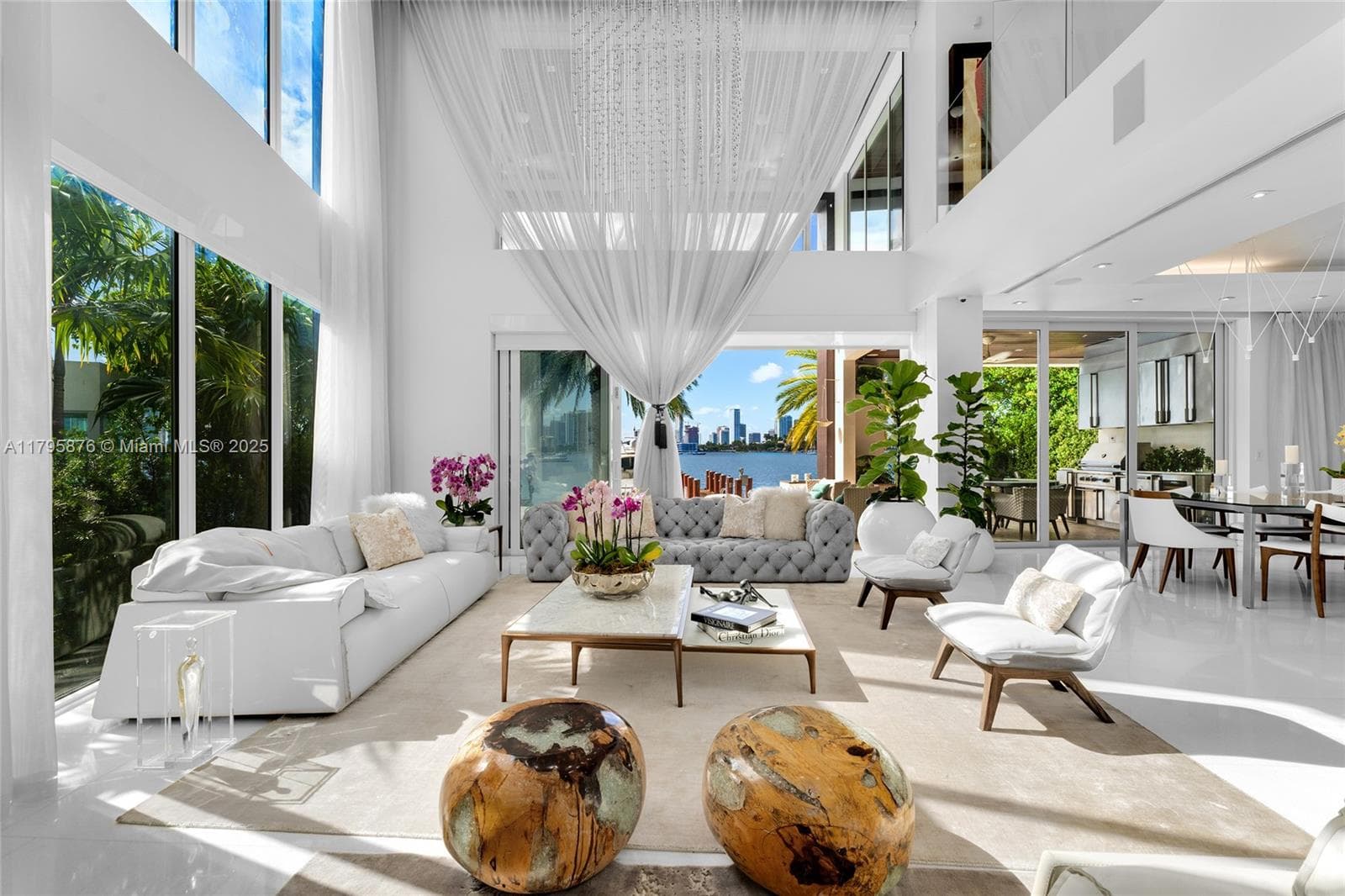 A11795876 — Miami Beach — 22