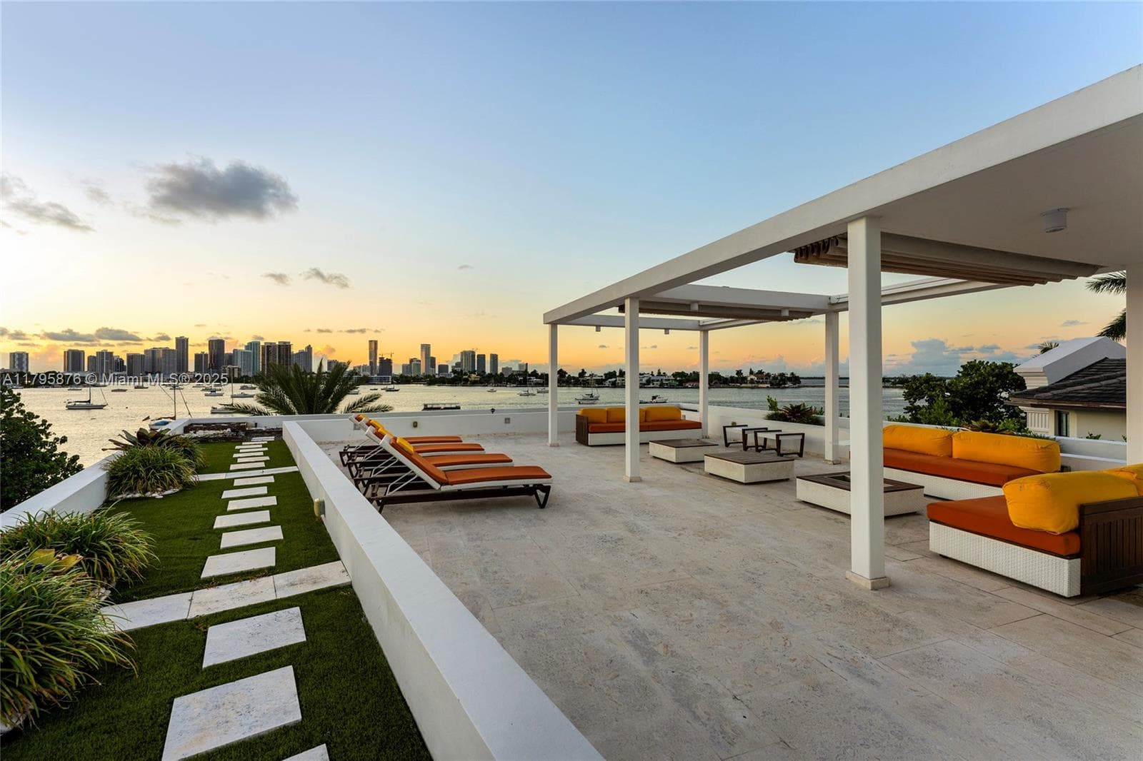 A11795876 — Miami Beach — 73