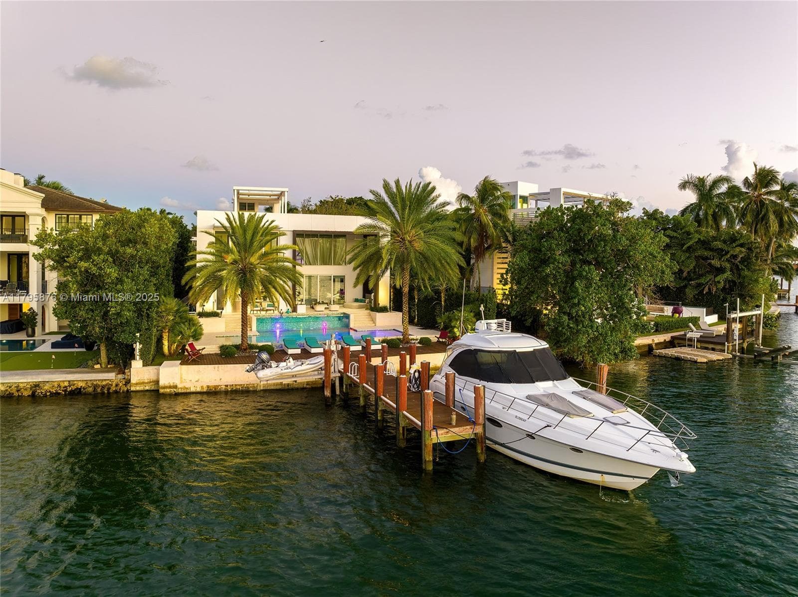 A11795876 — Miami Beach — 81