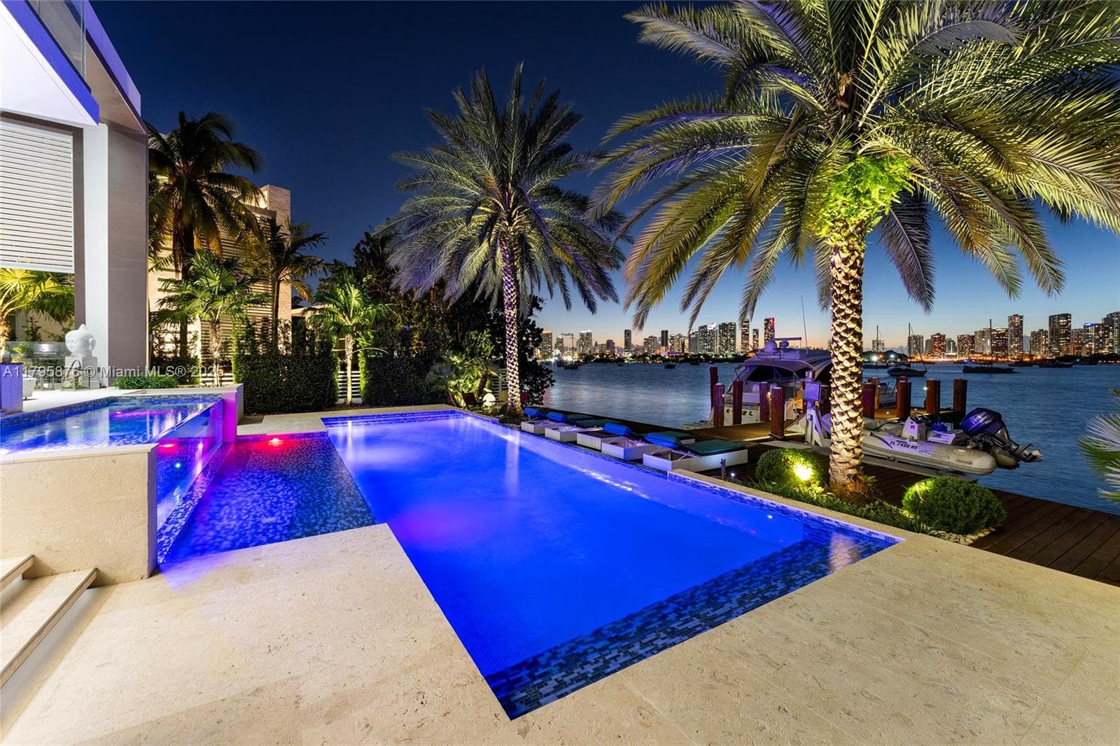 A11795876 — Miami Beach