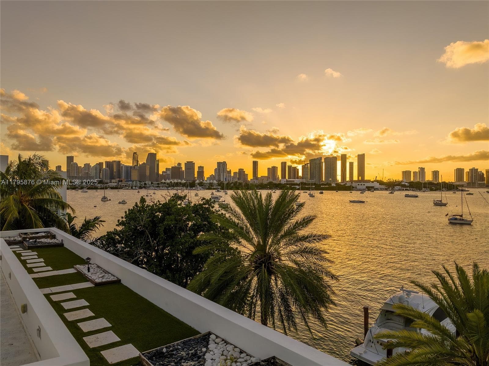 A11795876 — Miami Beach — 91