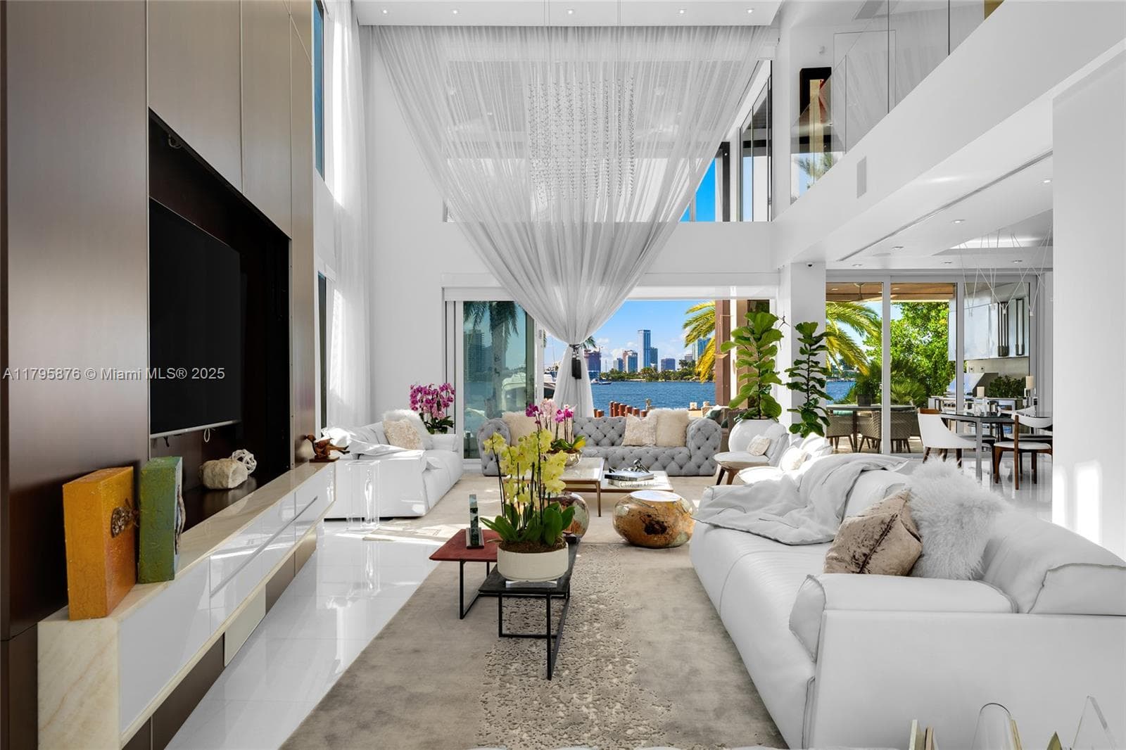 A11795876 — Miami Beach — 20