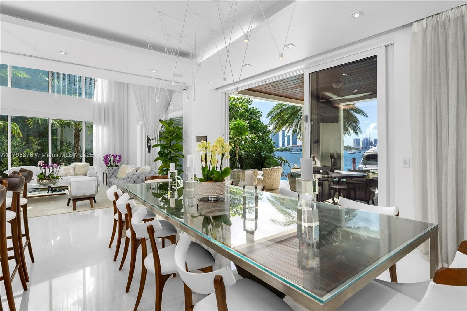 A11795876 — Miami Beach — 30