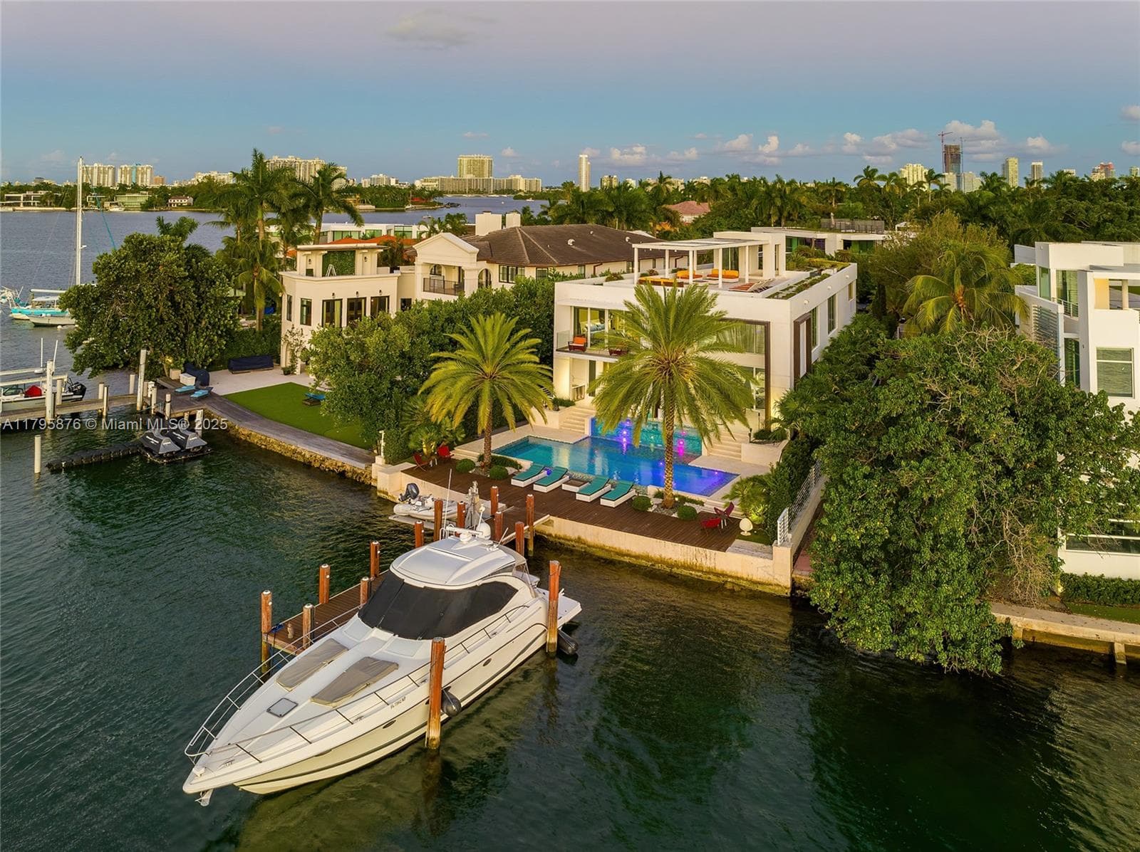 A11795876 — Miami Beach — 82