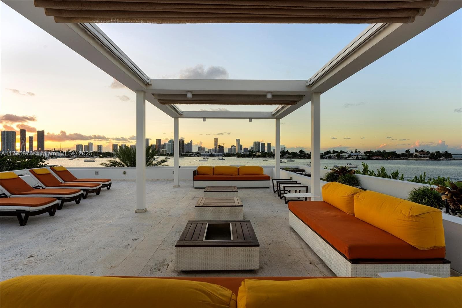 A11795876 — Miami Beach — 49