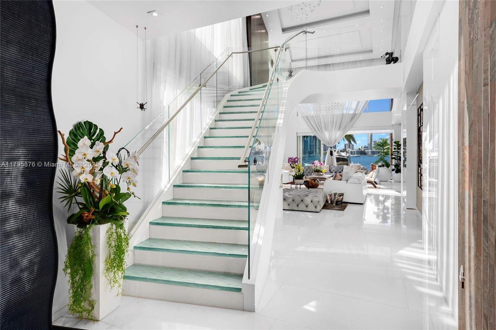 A11795876 — Miami Beach — 15