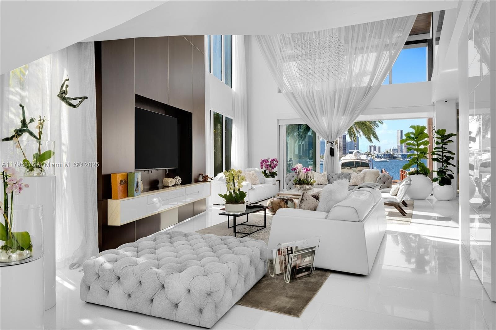 A11795876 — Miami Beach — 19