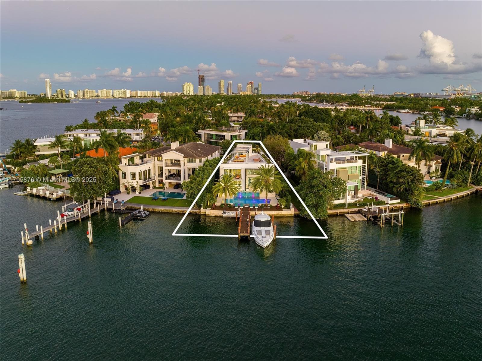 A11795876 — Miami Beach — 83