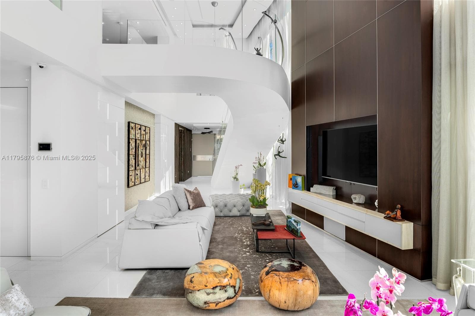 A11795876 — Miami Beach — 25