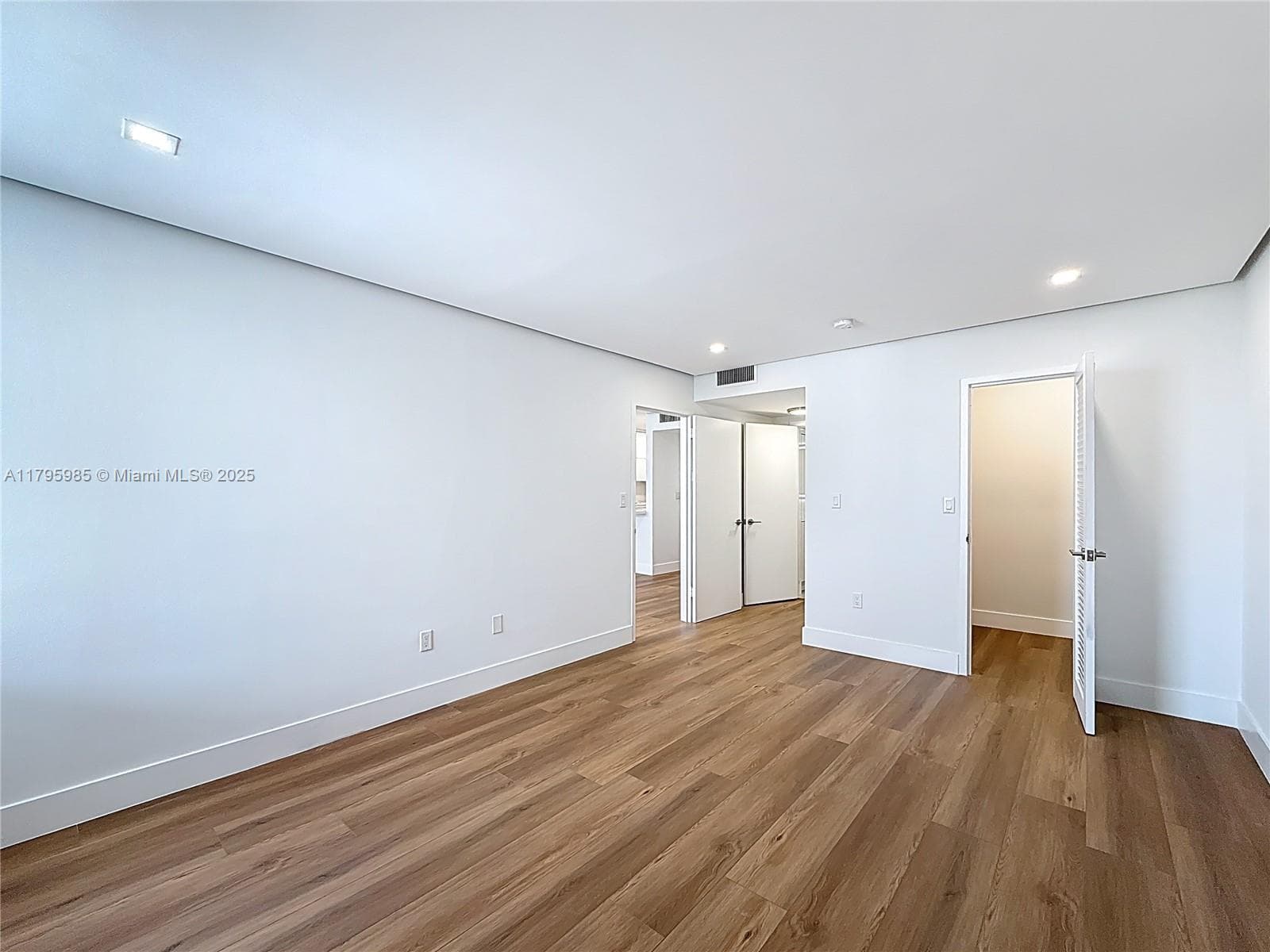 A11795985 — Miami Beach — 23