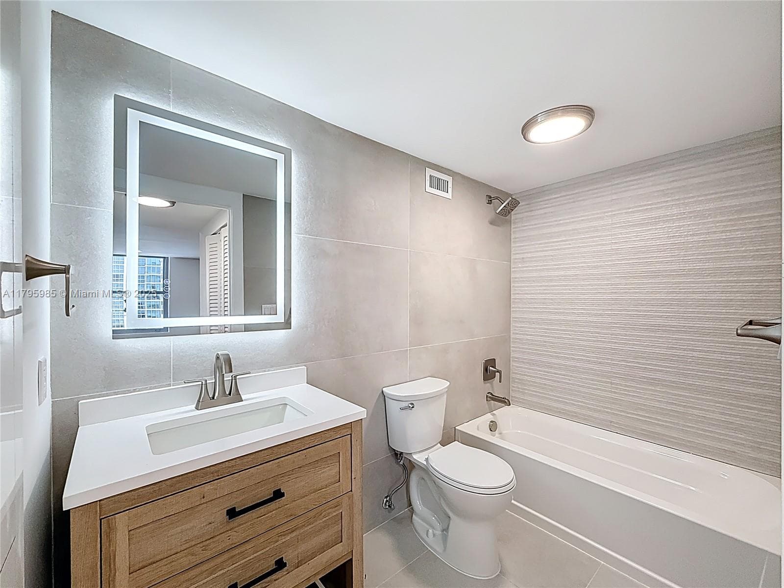 A11795985 — Miami Beach — 27