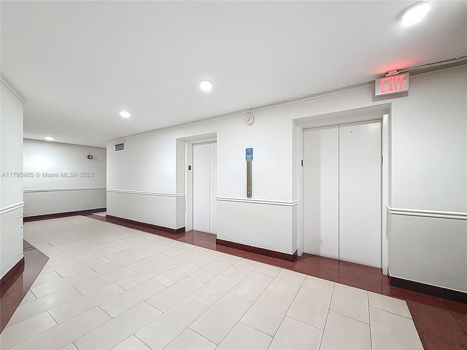 A11795985 — Miami Beach — 6