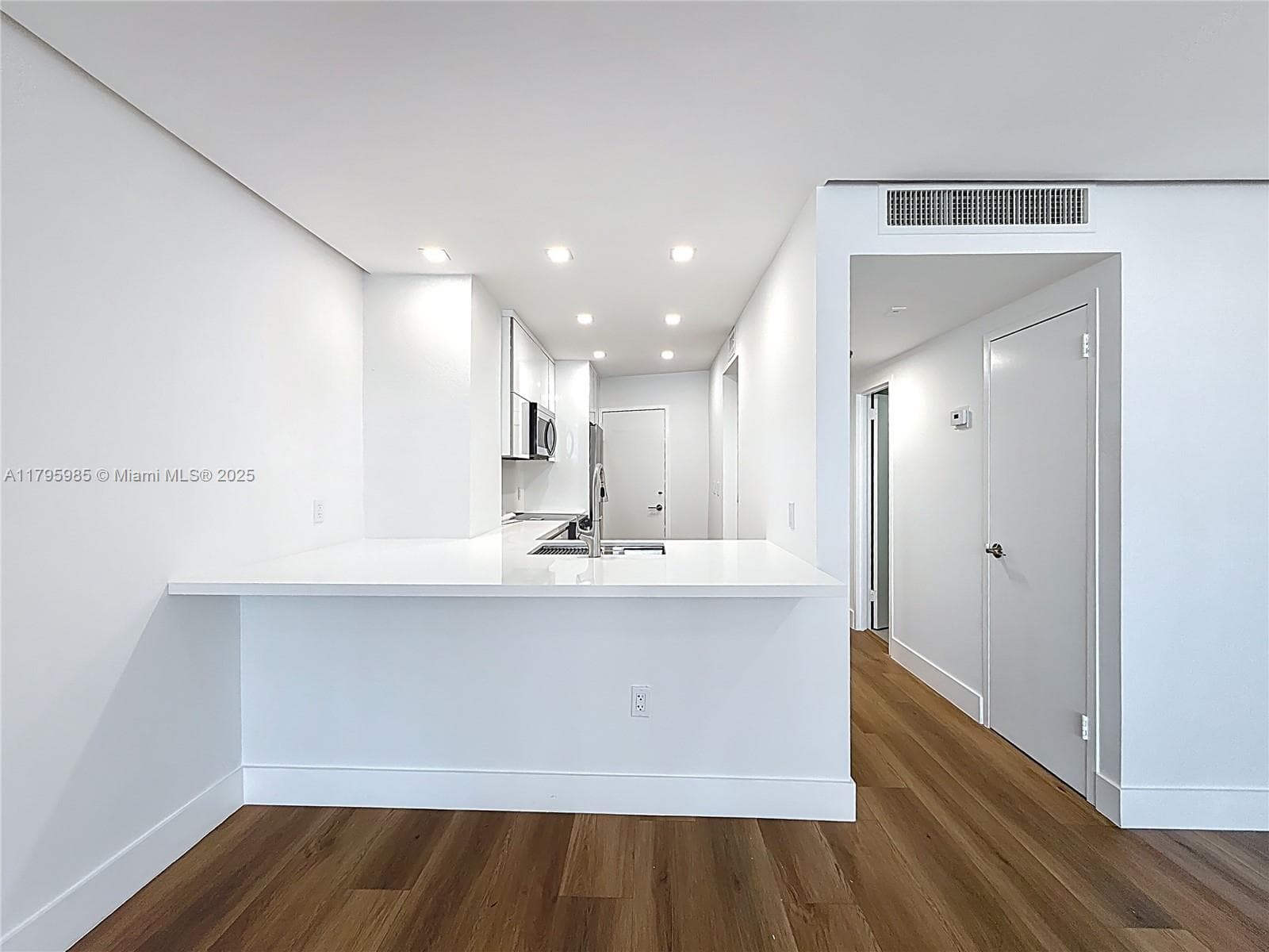 A11795985 — Miami Beach — 13