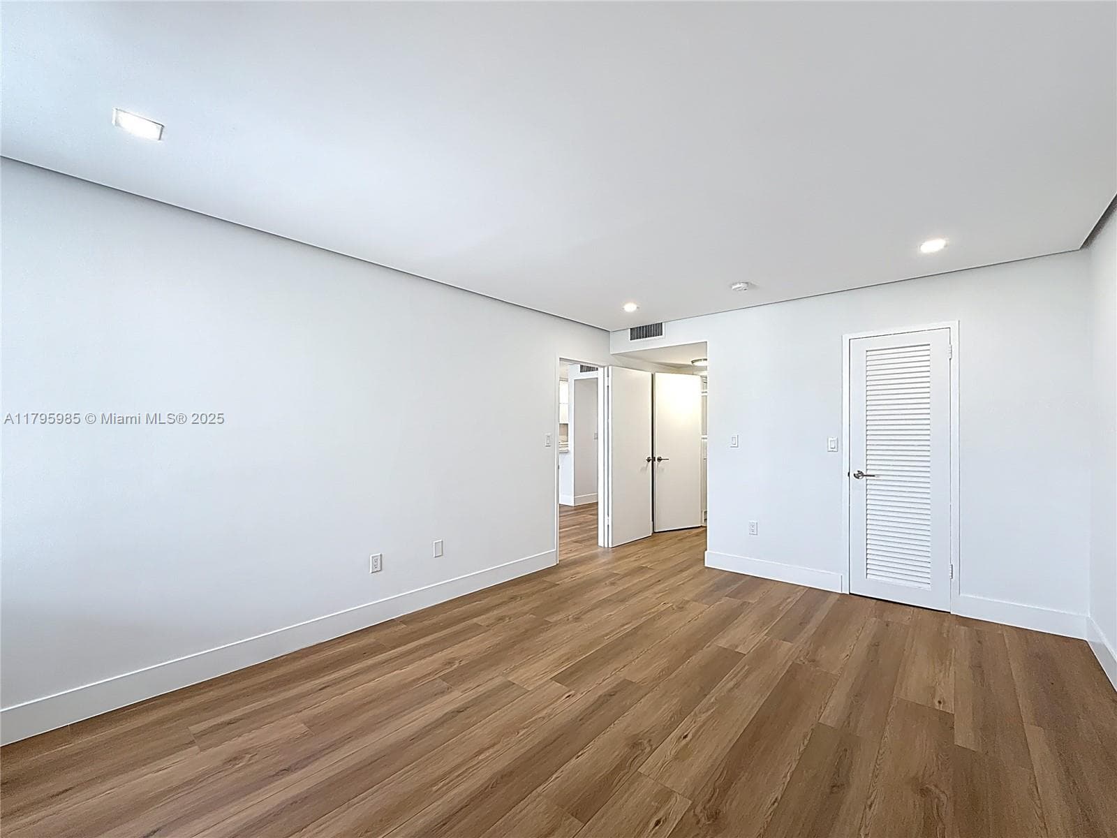 A11795985 — Miami Beach — 22