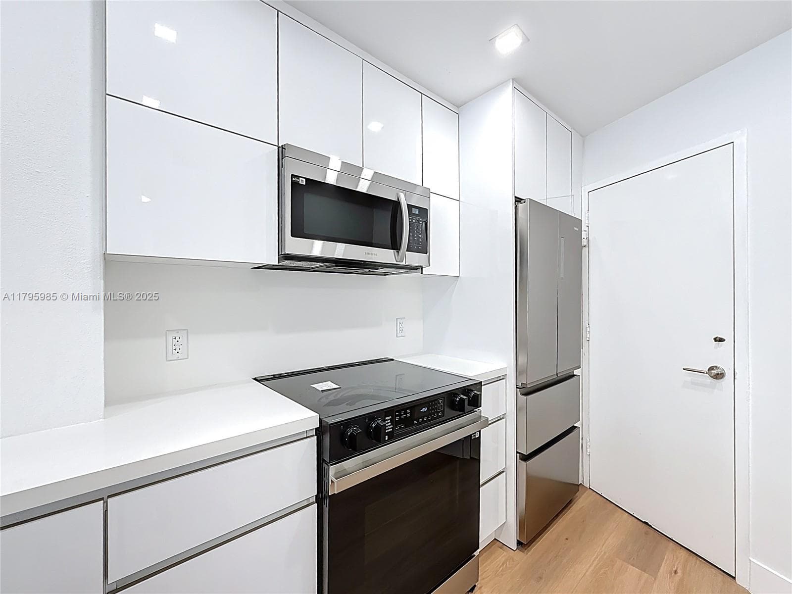 A11795985 — Miami Beach — 10