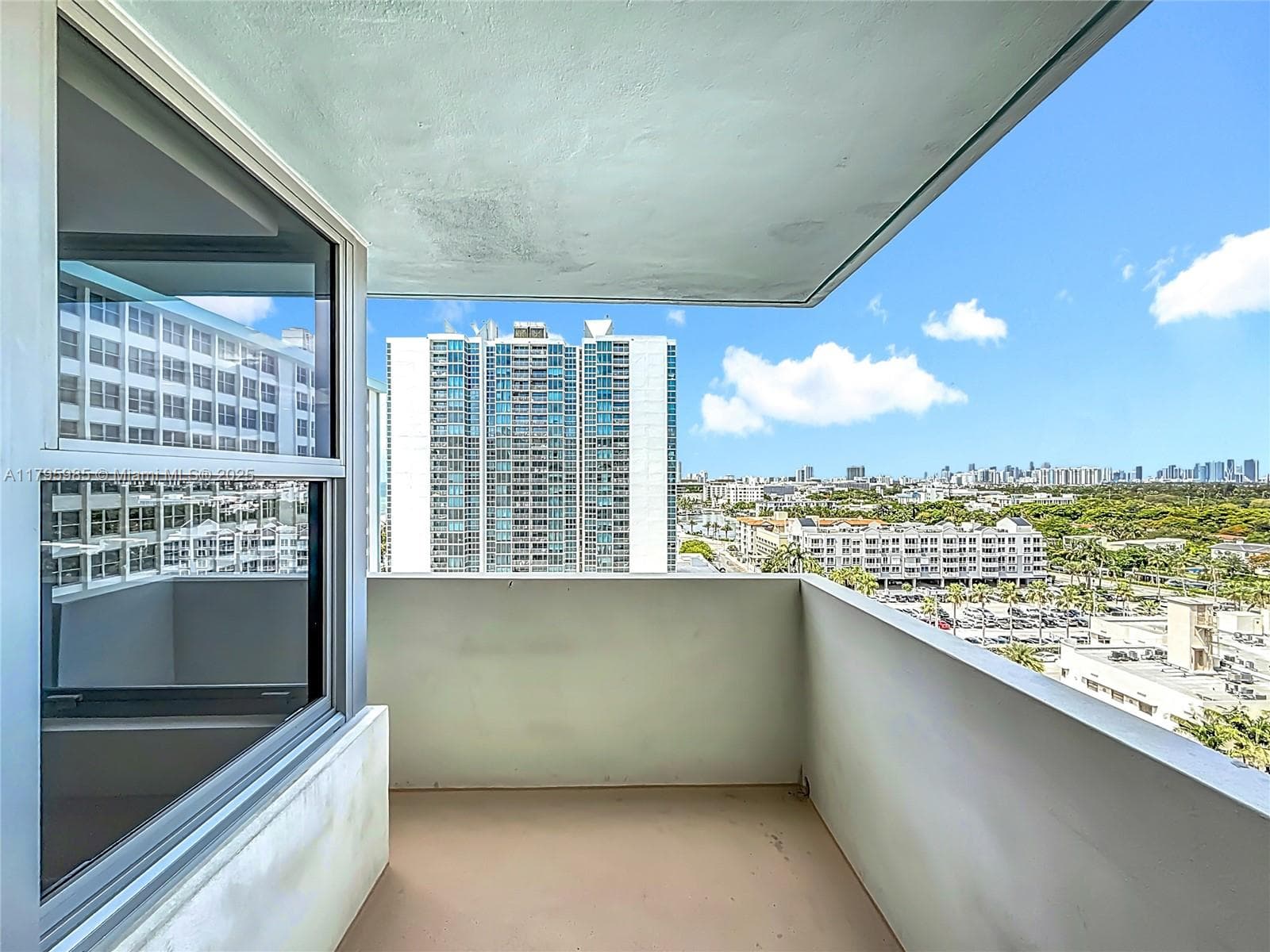 A11795985 — Miami Beach — 29