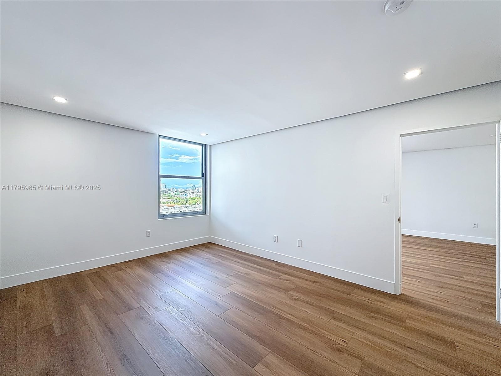 A11795985 — Miami Beach — 21