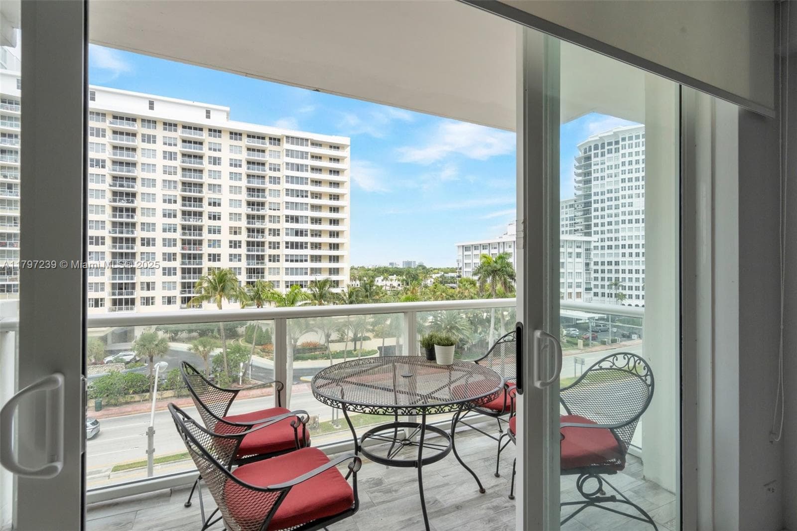A11797239 — Miami Beach — 2