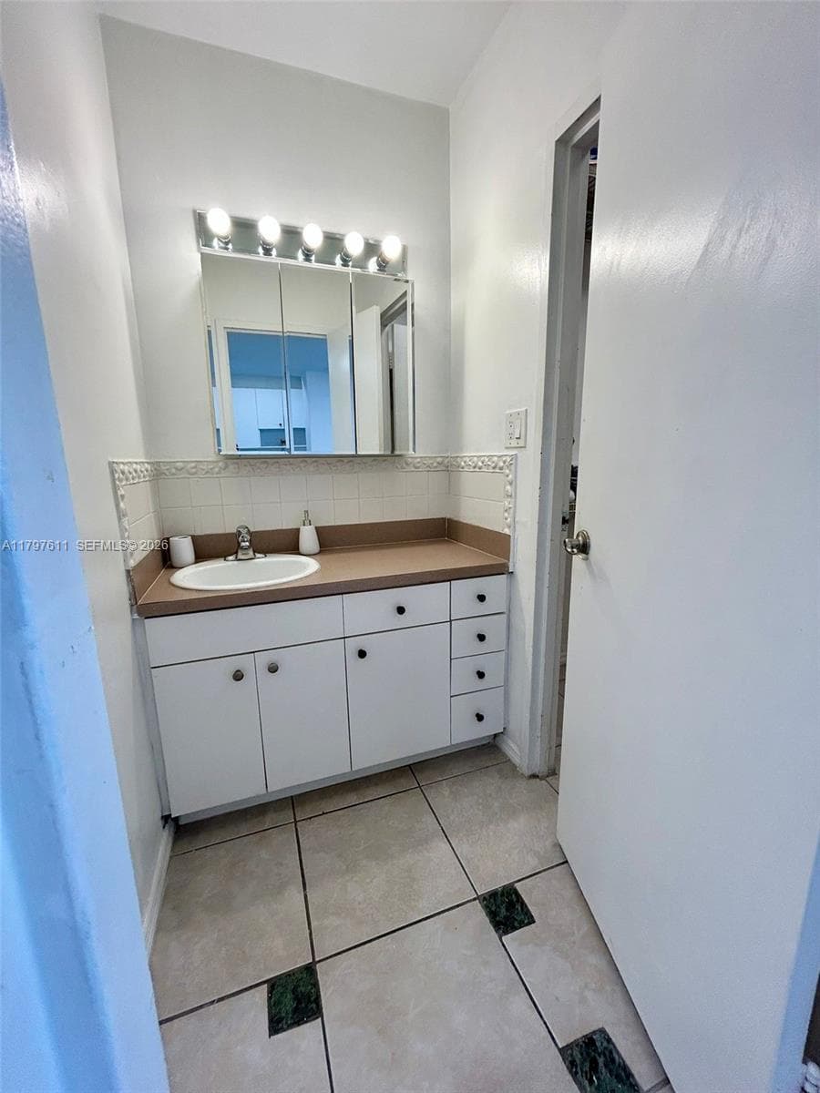 A11797611 — Miami Beach — 7