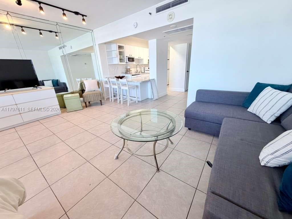A11797611 — Miami Beach — 3