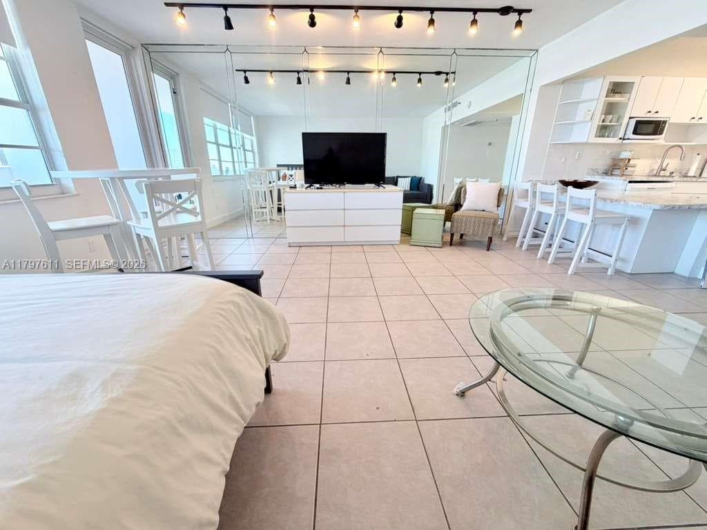 A11797611 — Miami Beach — 4