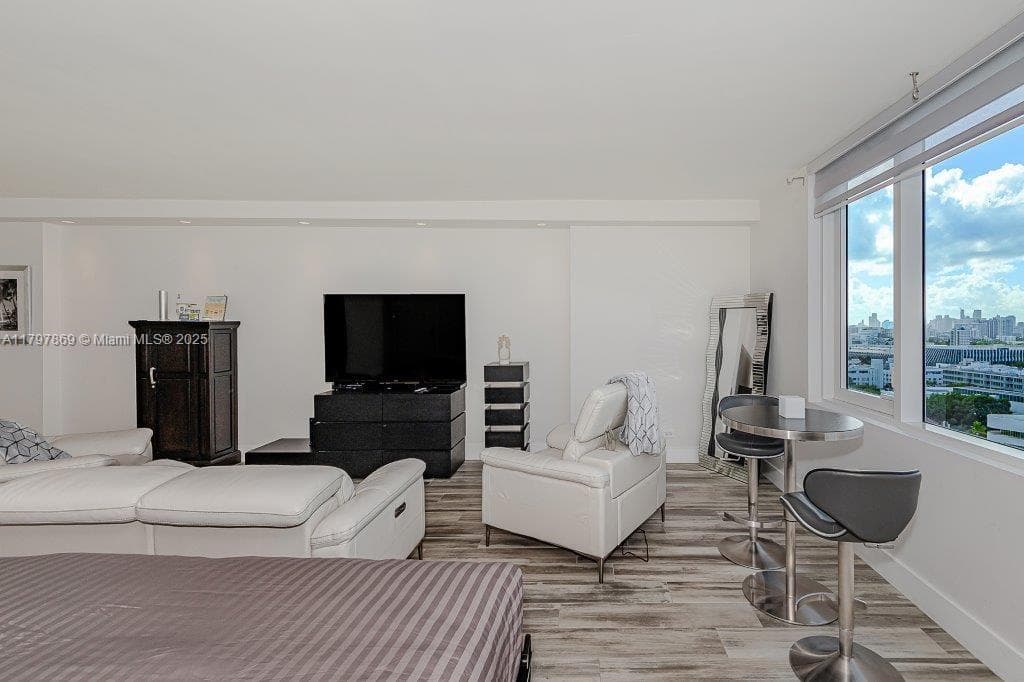 A11797869 — Miami Beach — 13