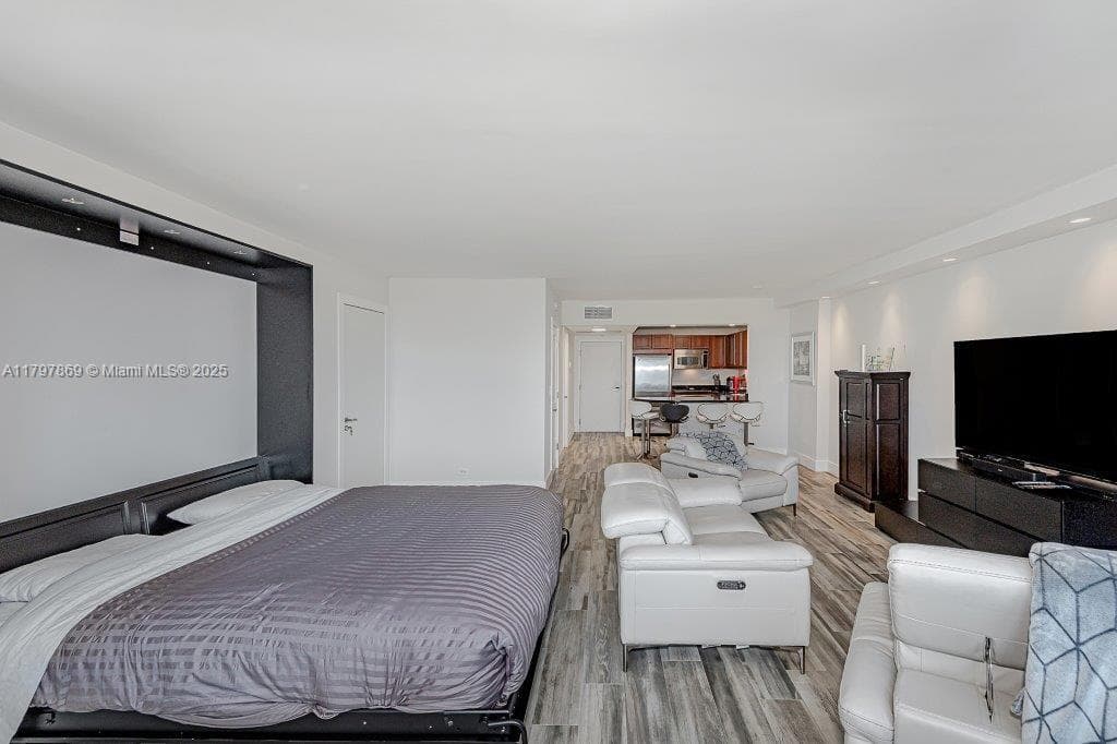 A11797869 — Miami Beach — 12