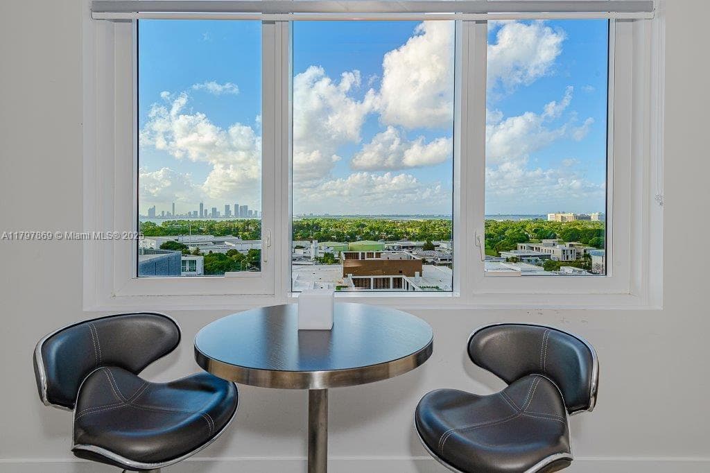 A11797869 — Miami Beach