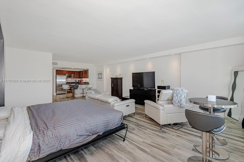 A11797869 — Miami Beach — 10