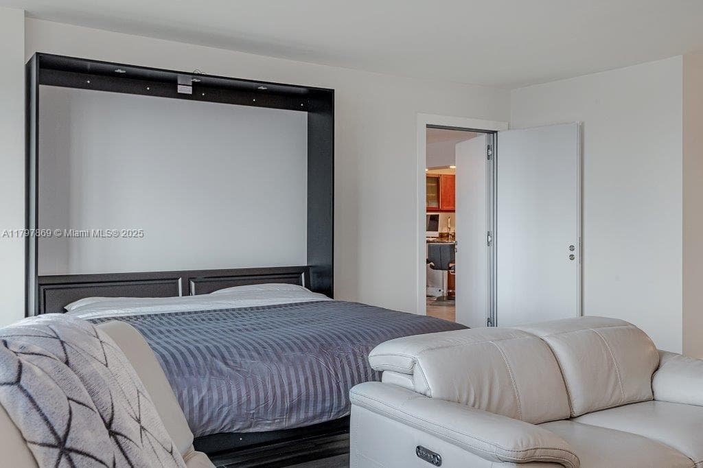 A11797869 — Miami Beach — 18