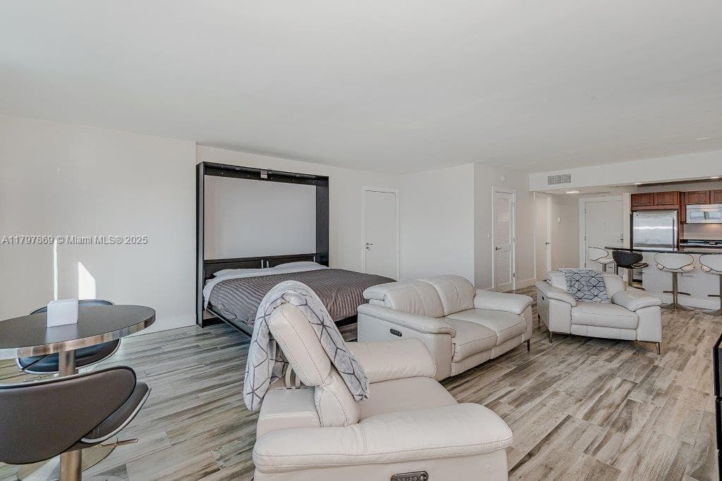 A11797869 — Miami Beach — 11