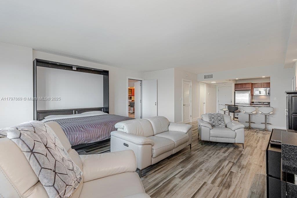 A11797869 — Miami Beach — 19