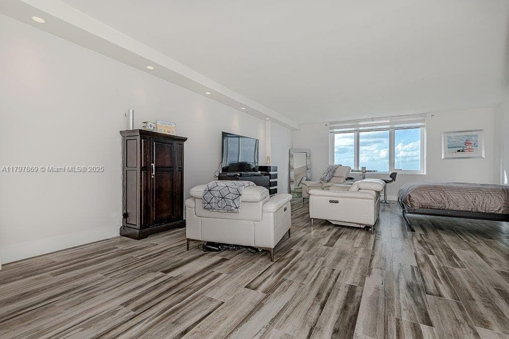 A11797869 — Miami Beach — 4