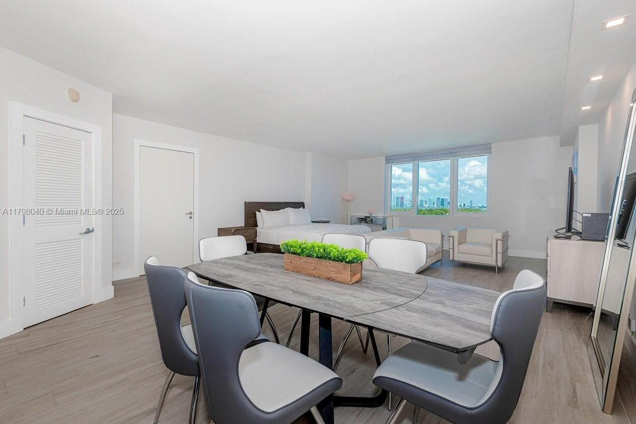A11798040 — Miami Beach — 2