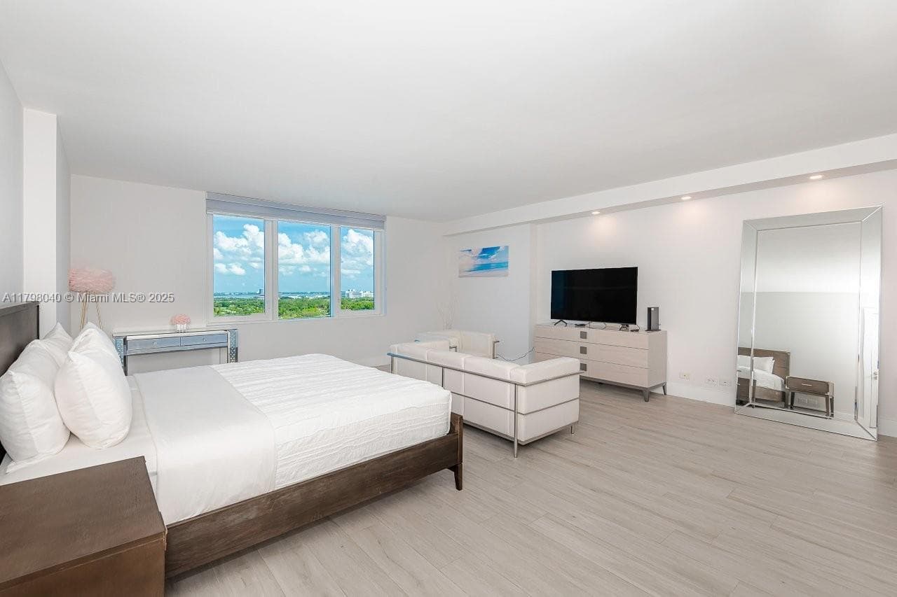 A11798040 — Miami Beach — 6