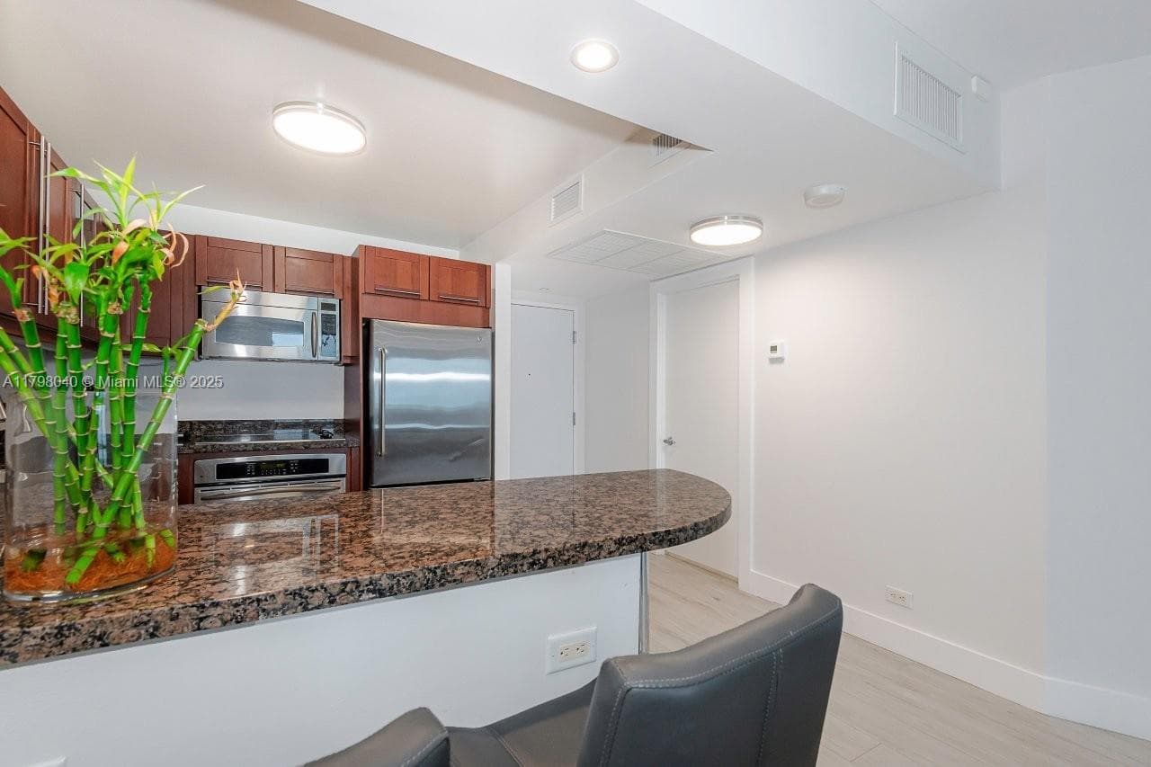 A11798040 — Miami Beach — 16
