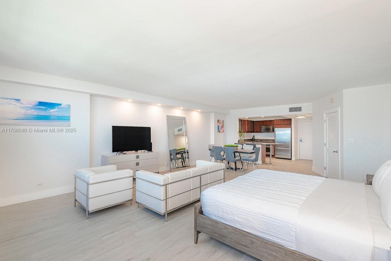 A11798040 — Miami Beach — 12