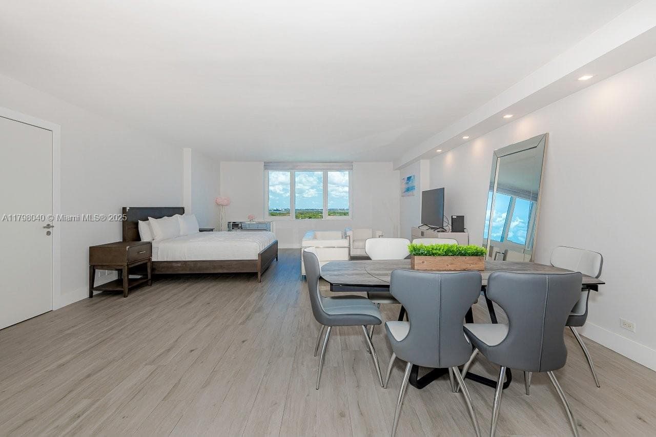A11798040 — Miami Beach