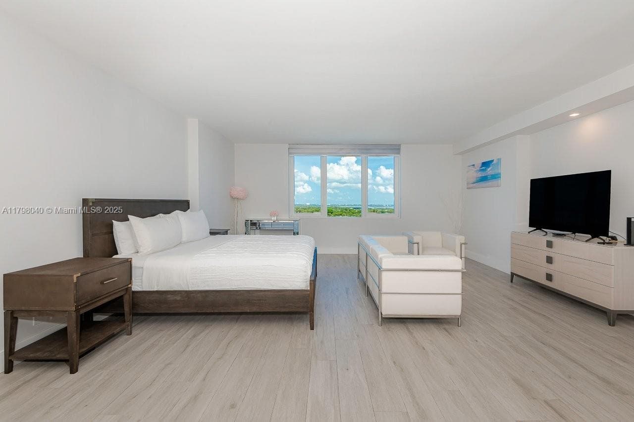 A11798040 — Miami Beach — 5