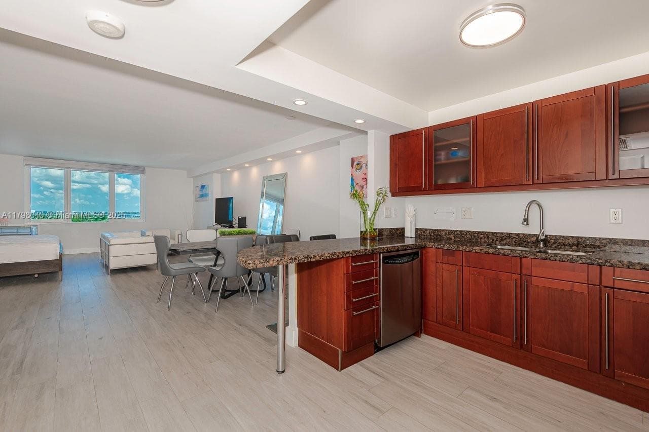 A11798040 — Miami Beach — 20
