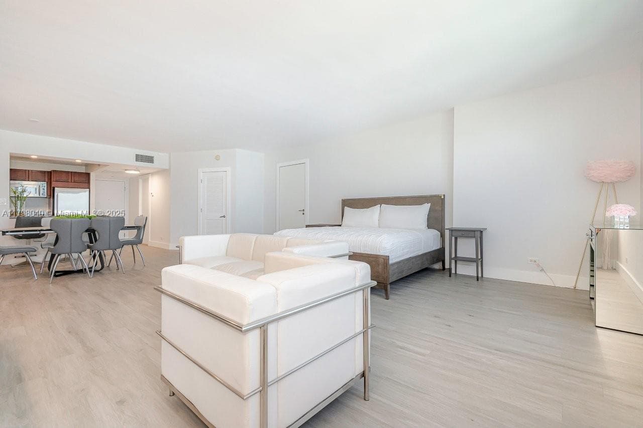 A11798040 — Miami Beach — 9