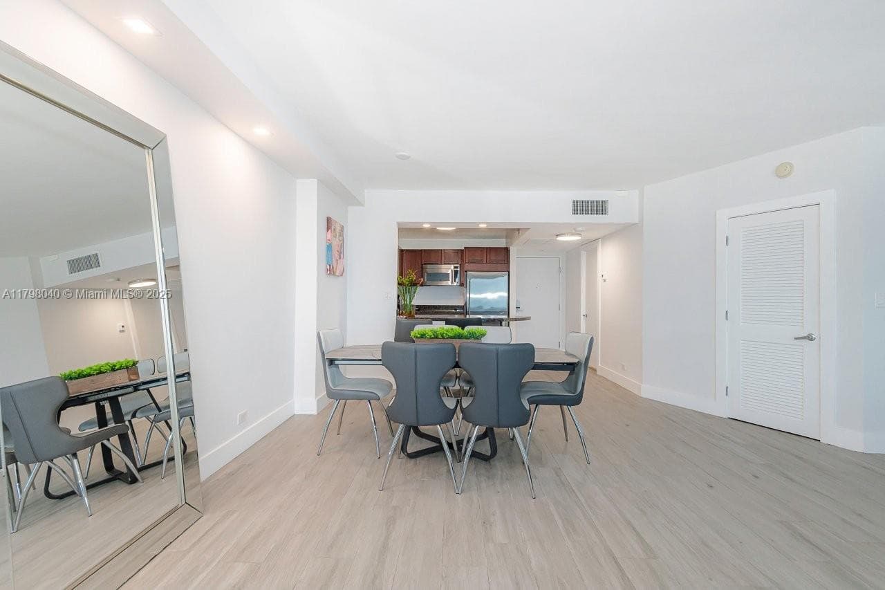 A11798040 — Miami Beach — 14