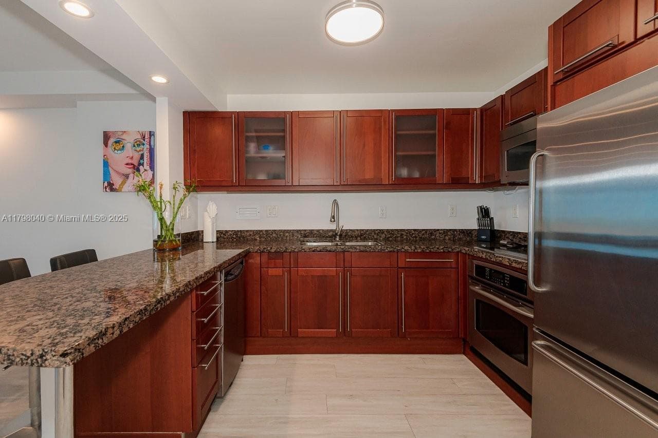 A11798040 — Miami Beach — 19
