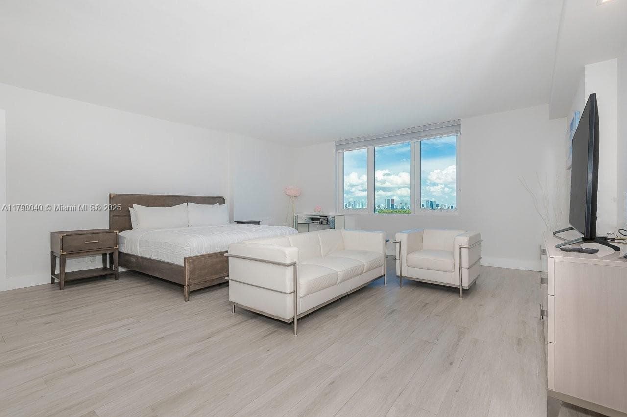 A11798040 — Miami Beach — 4