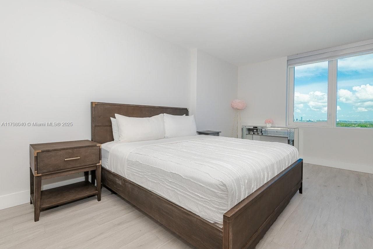 A11798040 — Miami Beach — 8
