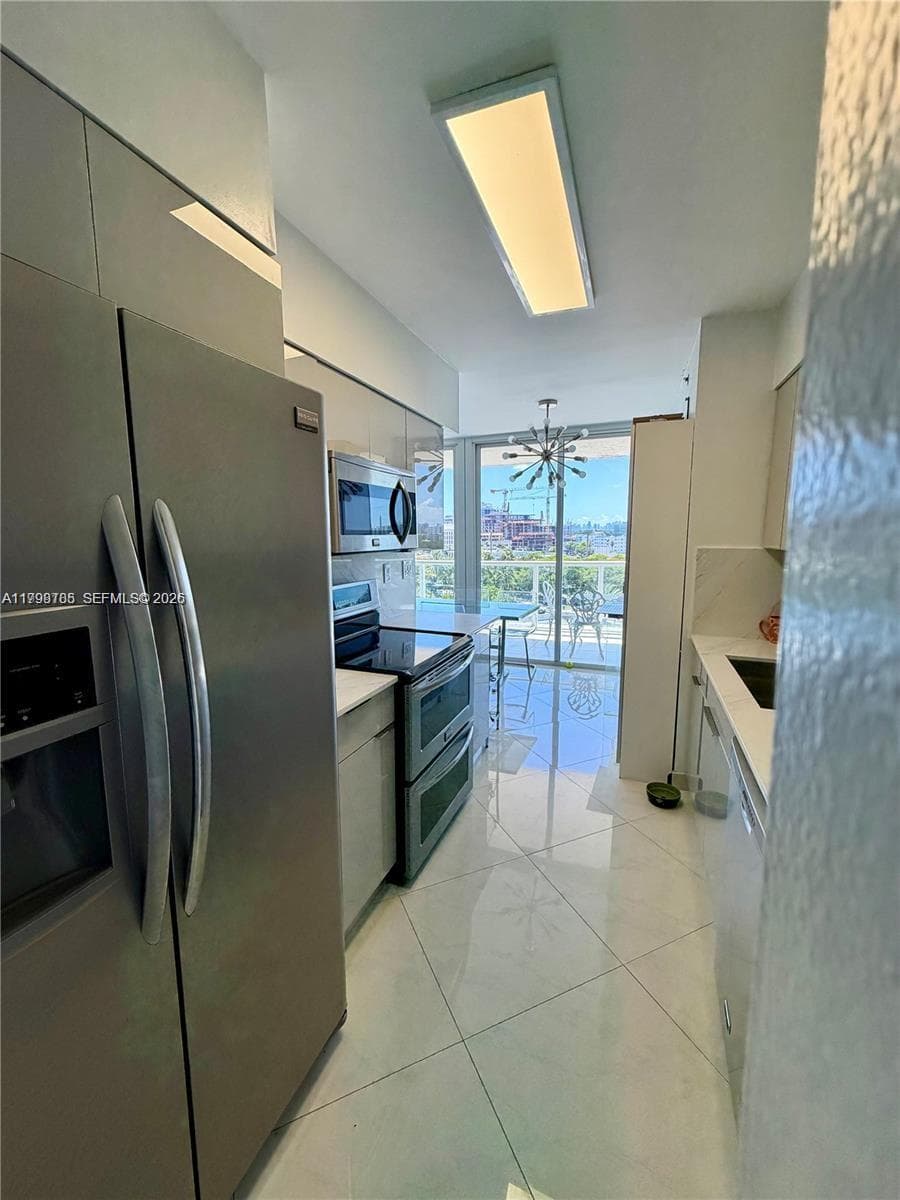 A11798785 — Miami Beach — 13