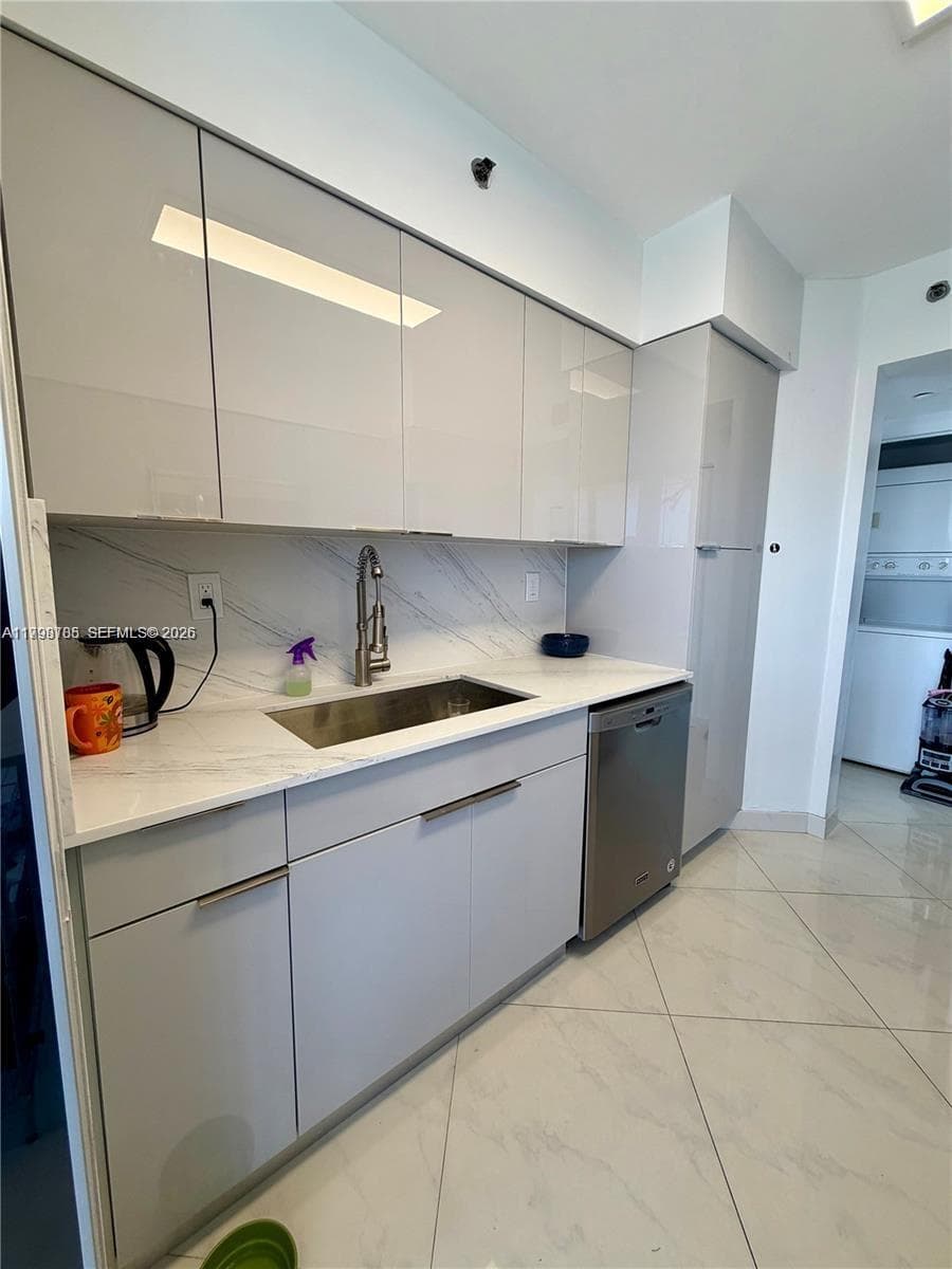 A11798785 — Miami Beach — 16